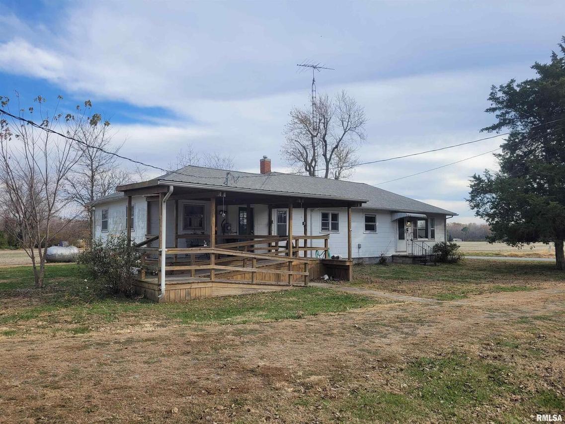 8810 E Cranberry Rd., Bonnie, IL 62816