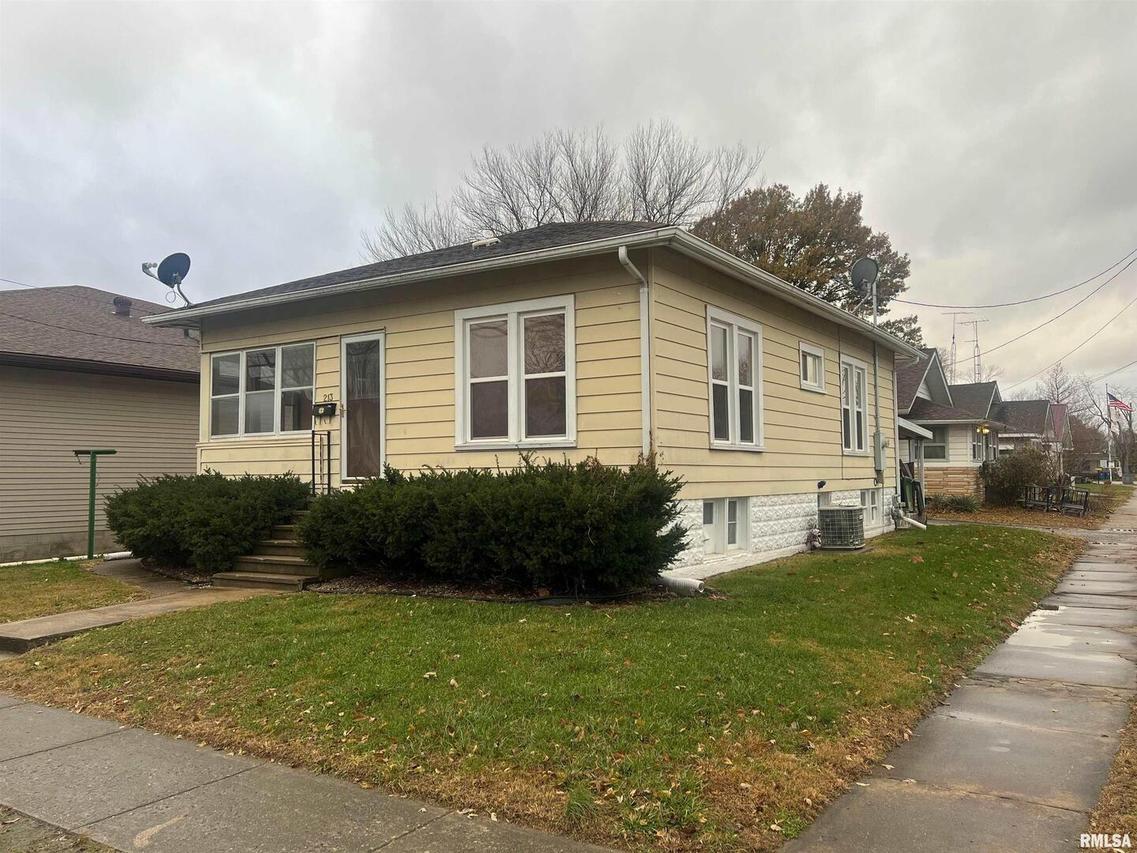 213 N Emma St., Christopher, IL 62822