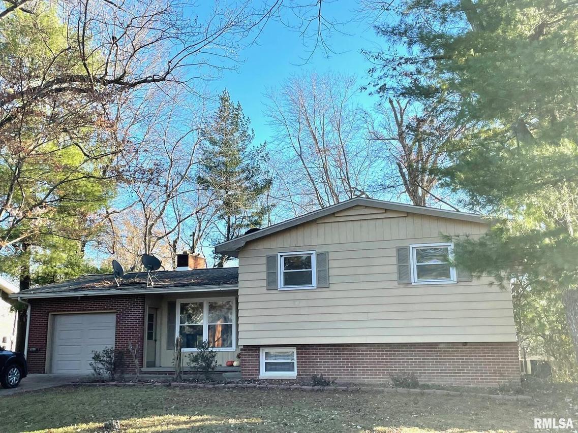 2009 W Meadow Ln., Carbondale, IL 62901