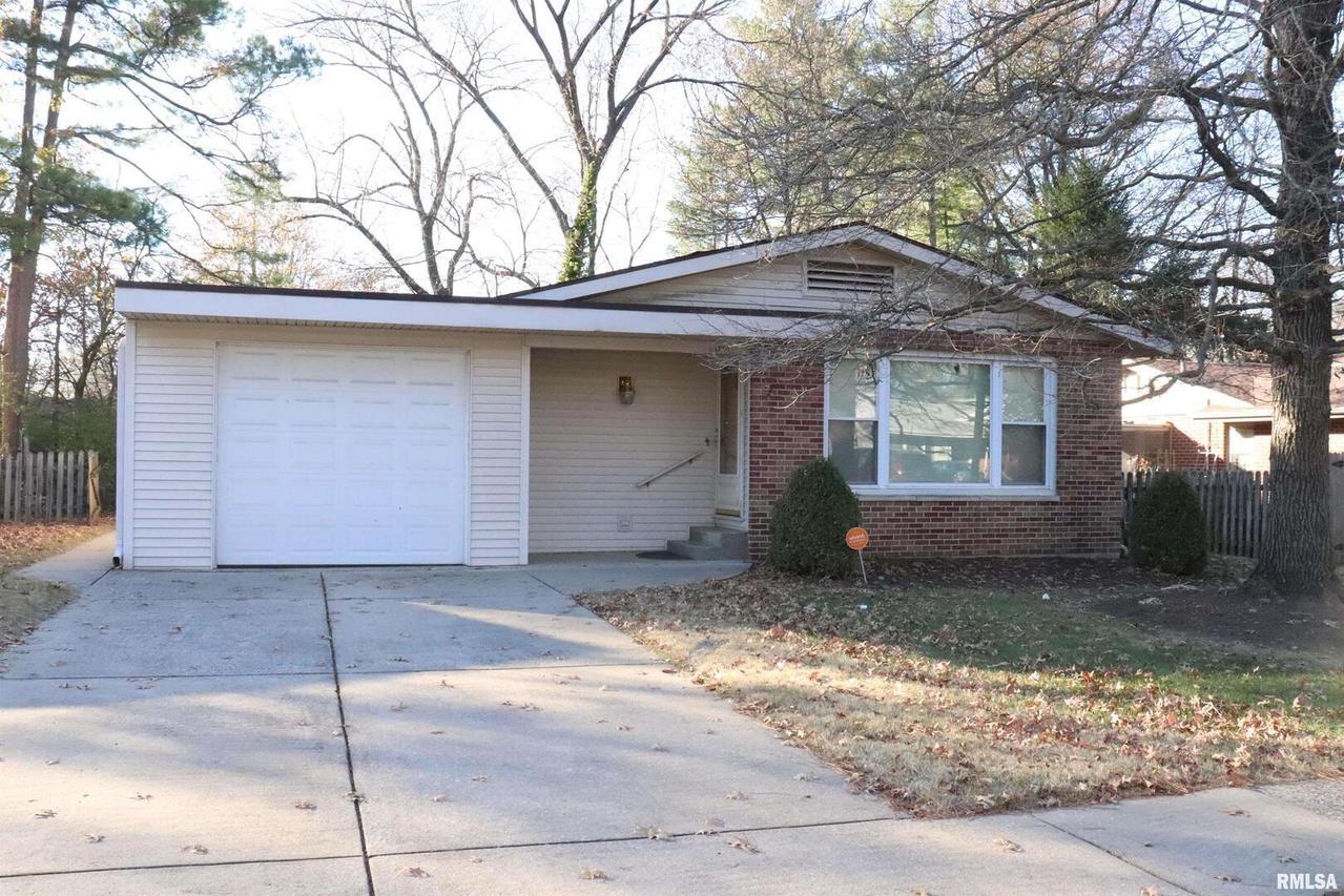 206 S Pine Ln., Carbondale, IL 62901