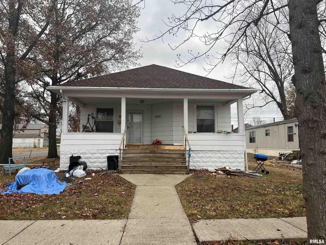 1200 S 14th St., Herrin, IL 62948