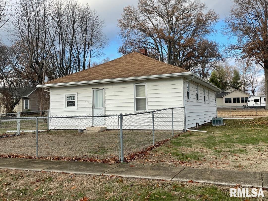 903 Enterprise St., Benton, IL 62812