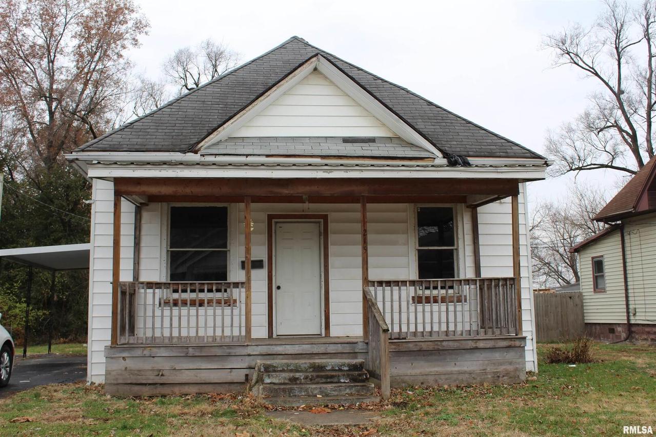 215 S Pruyn St., Salem, IL 62881
