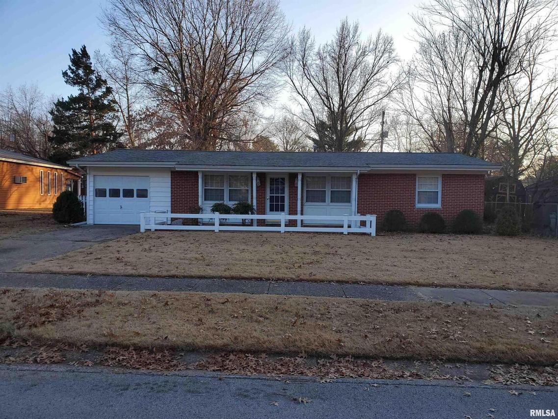 1703 W Walnut St., Carbondale, IL 62901