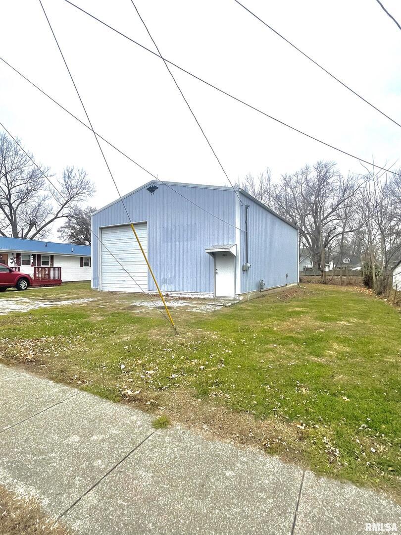 423 Vincennes Ave., Flora, IL 62839