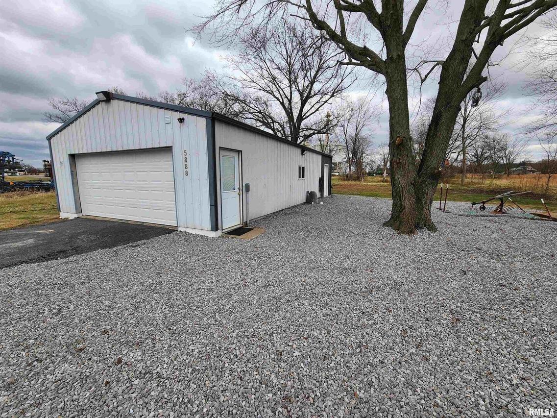 5888 County Road 1150 E County Rd., Mcleansboro, IL 62859