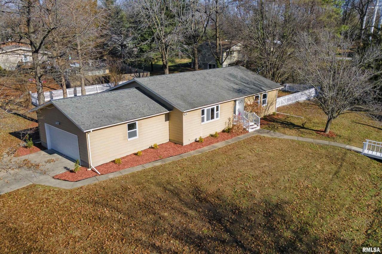 209 W Brewster Rd., Herrin, IL 62948