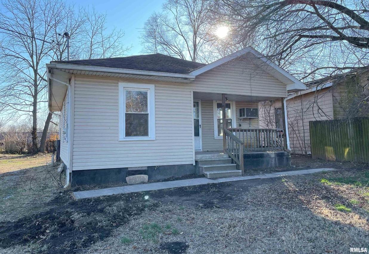 1104 Espy St., Benton, IL 62812