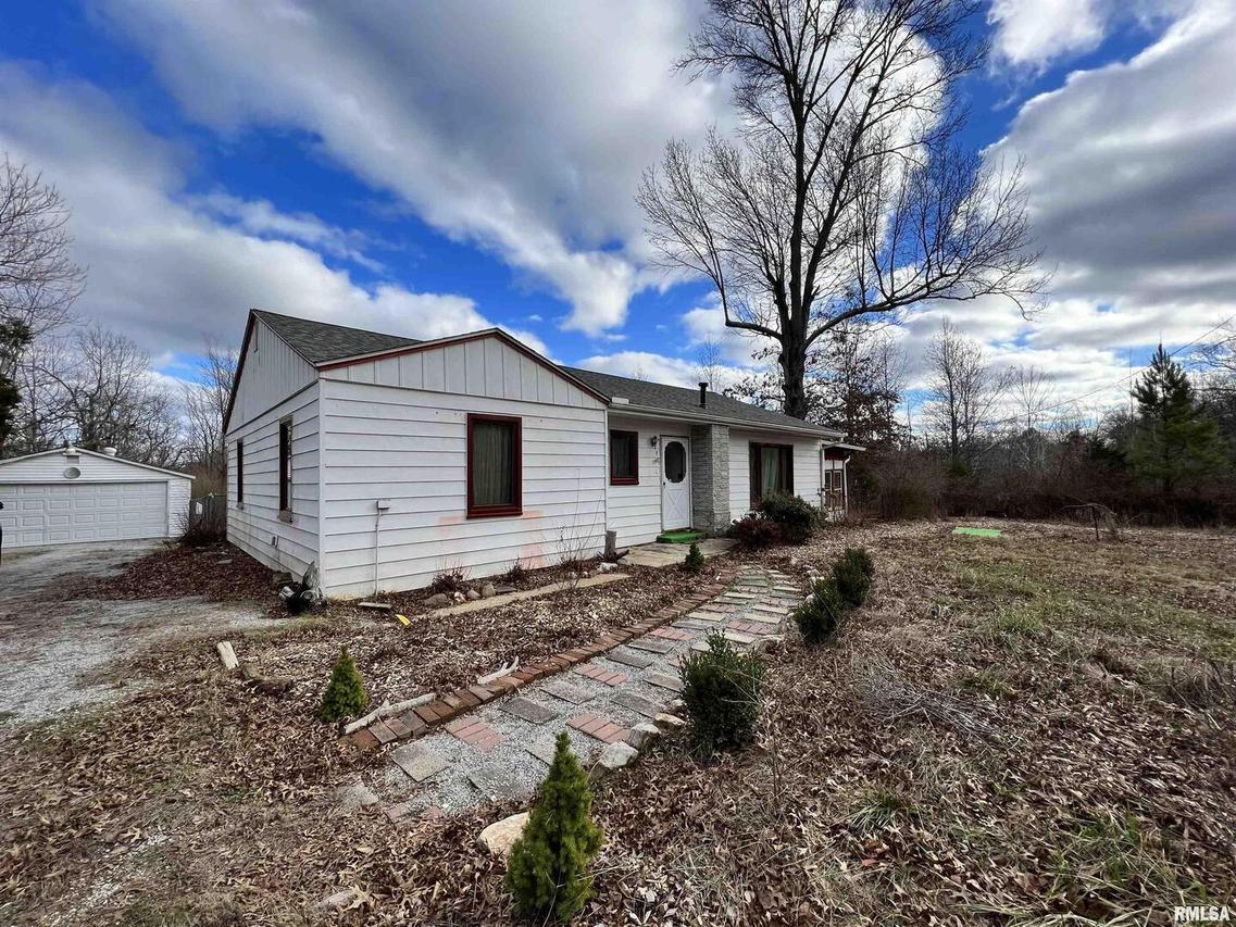 195 Bay Rd., Carbondale, IL 62903