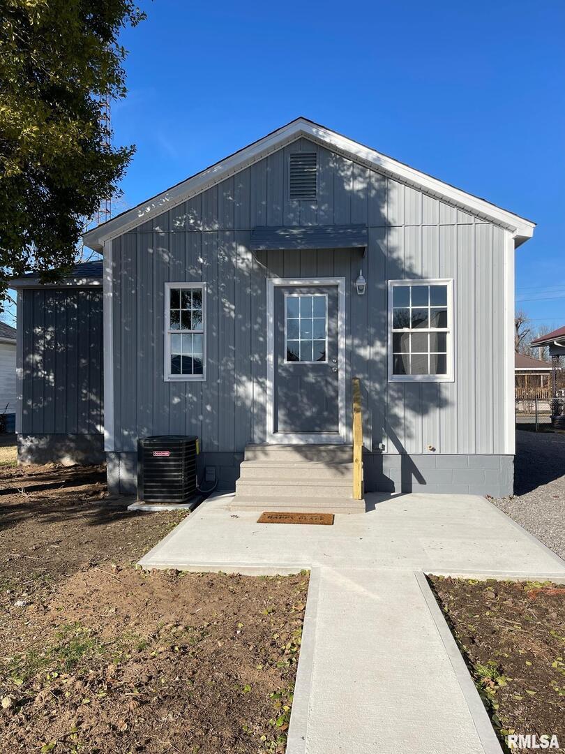 526 E Smith St., Benton, IL 62812
