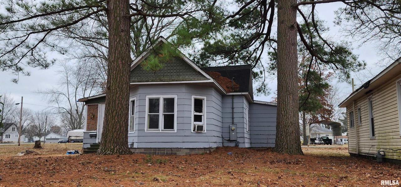 606 E Washington St., Christopher, IL 62822