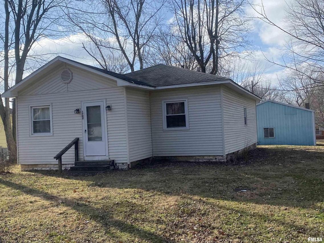 1702 Benton Ave., Johnston City, IL 62951