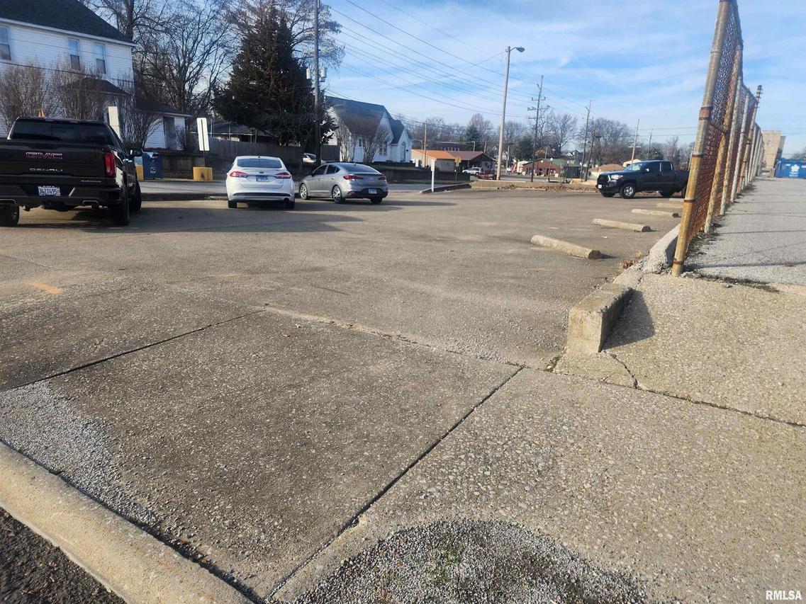 28 Jackson St., Harrisburg, IL 62946