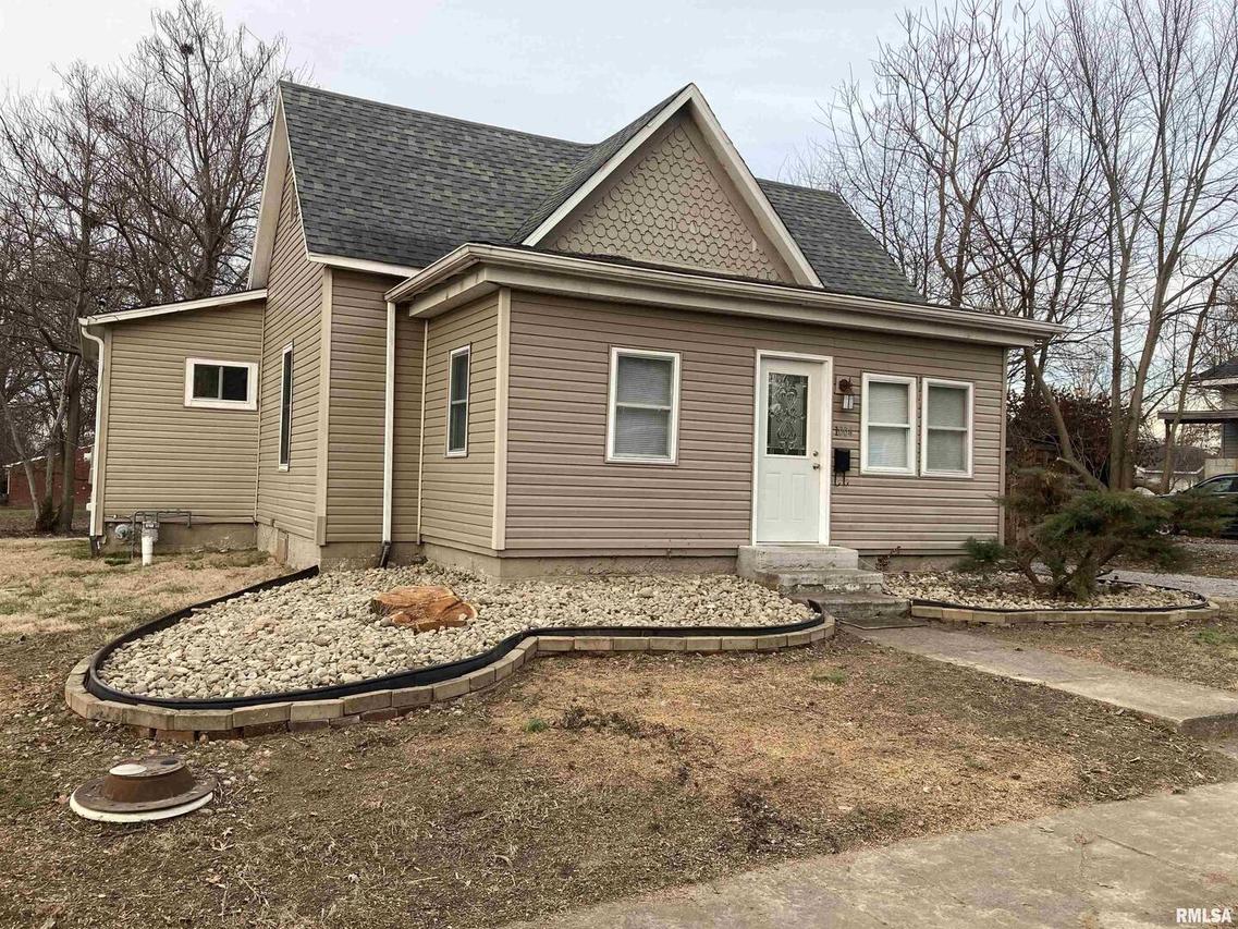1004 W Chestnut St., Marion, IL 62959