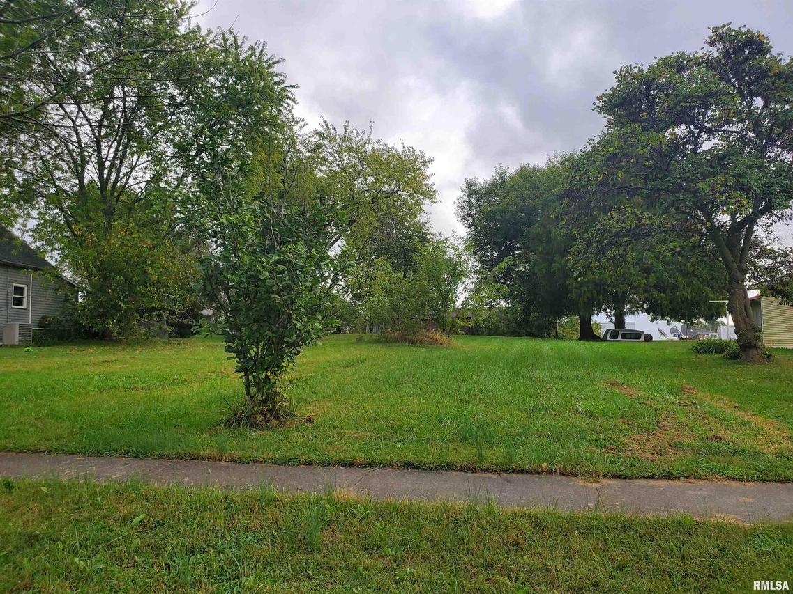 207 S 2nd St., Dahlgren, IL 62828