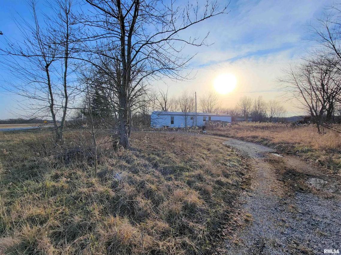 2395 Us Hwy 45, Flora, IL 62839