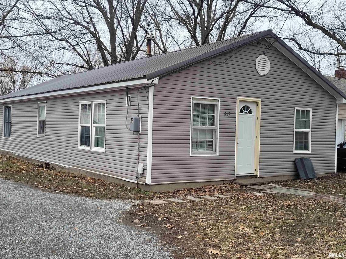 815 S Walnut St., Sesser, IL 62884