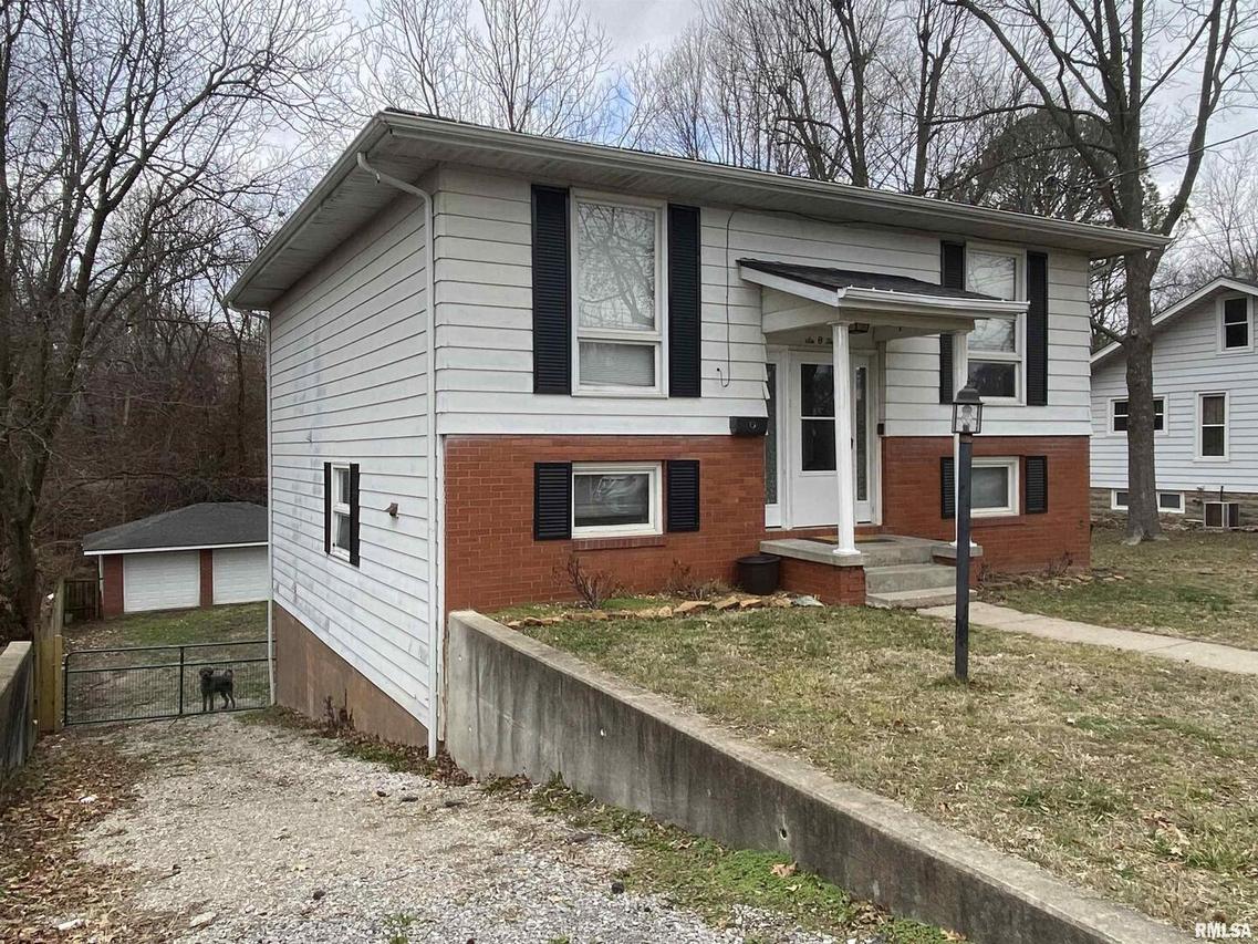 605 N 22nd St., Murphysboro, IL 62966