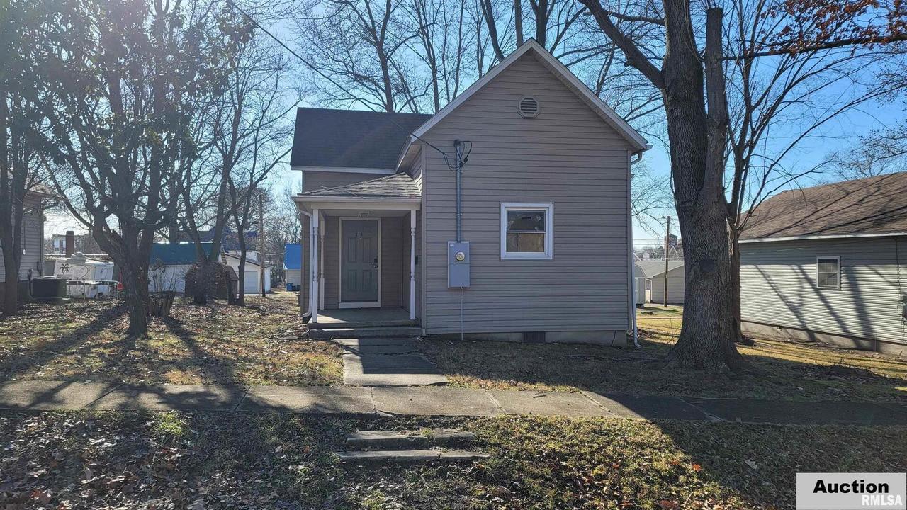214 W Lindell St., West Frankfort, IL 62896