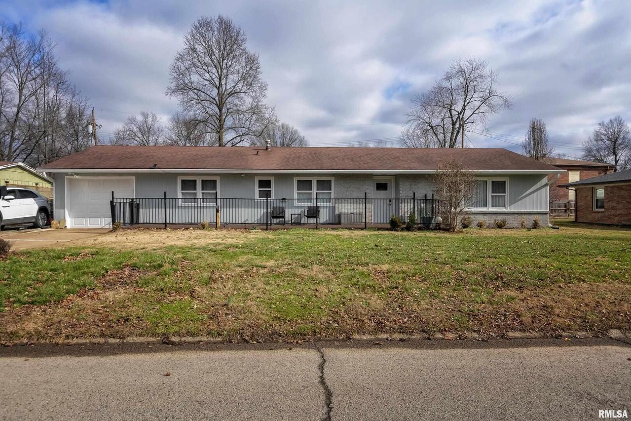 1107 Laura Ln., Marion, IL 62959