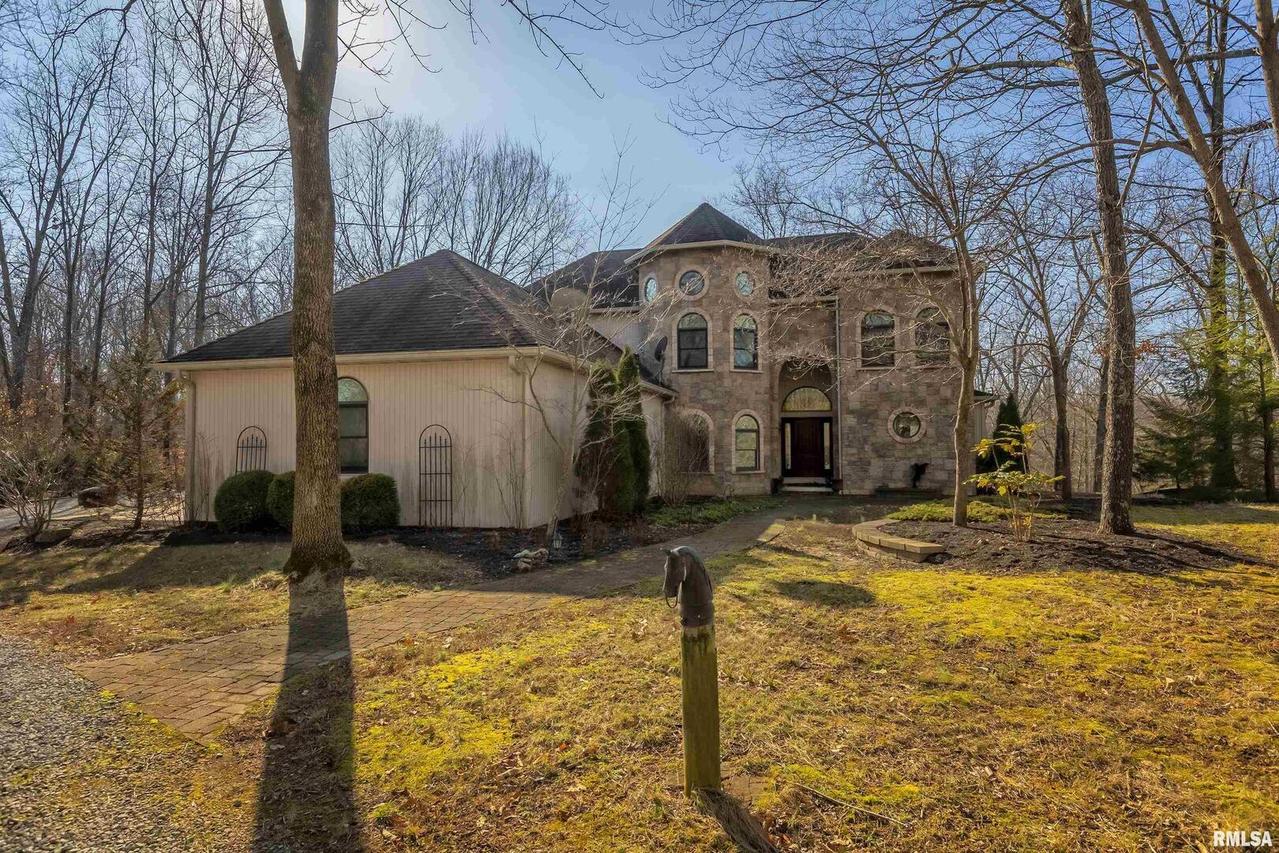 144 E Autumn Ridge Rd., Carbondale, IL 62902