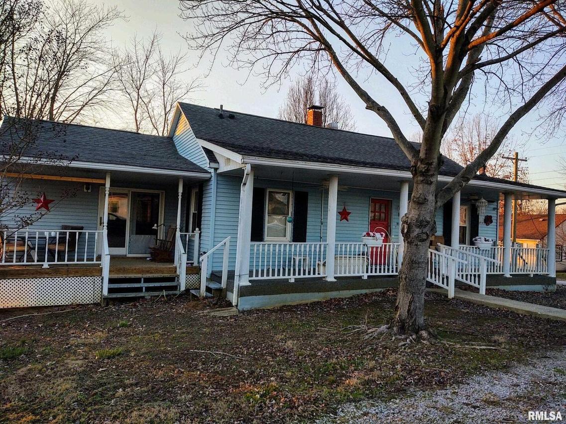 825 3rd St., Rosiclare, IL 62982