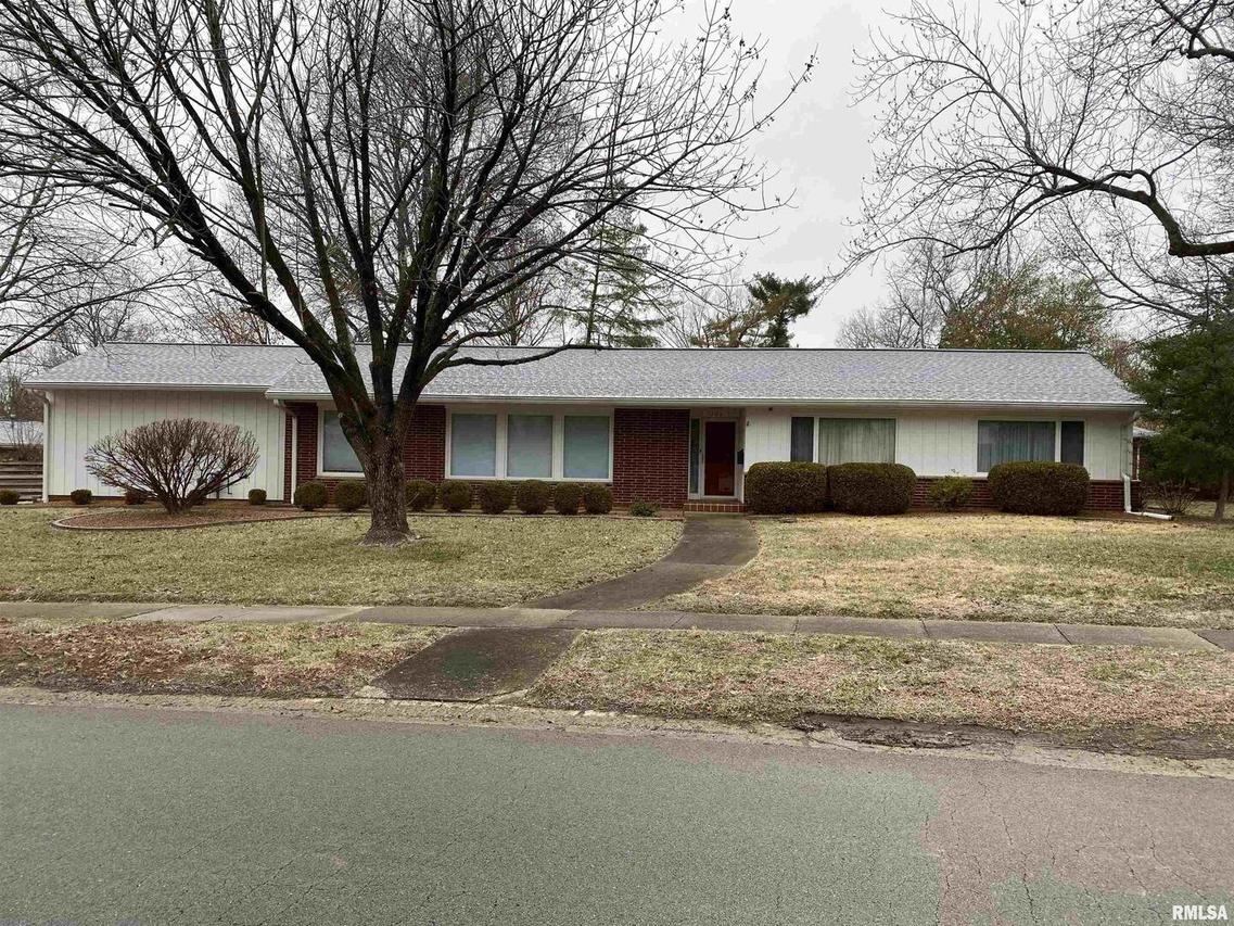 1300 W Freeman St., Carbondale, IL 62901