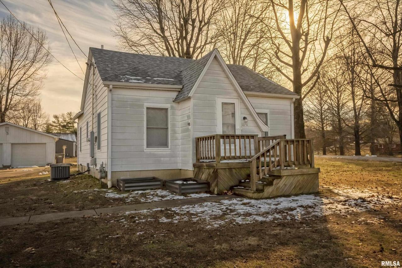 1101 E Grand Ave., Carterville, IL 62918