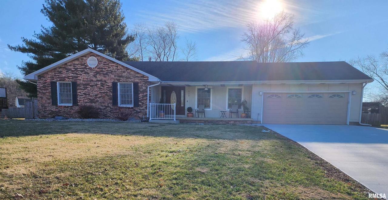 312 Circle Dr., Salem, IL 62881