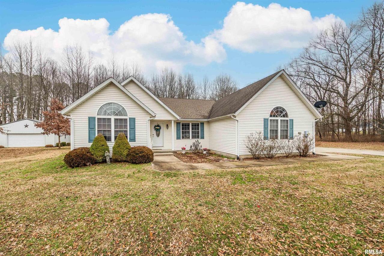 220 Pin Oak Ln., Harrisburg, IL 62946