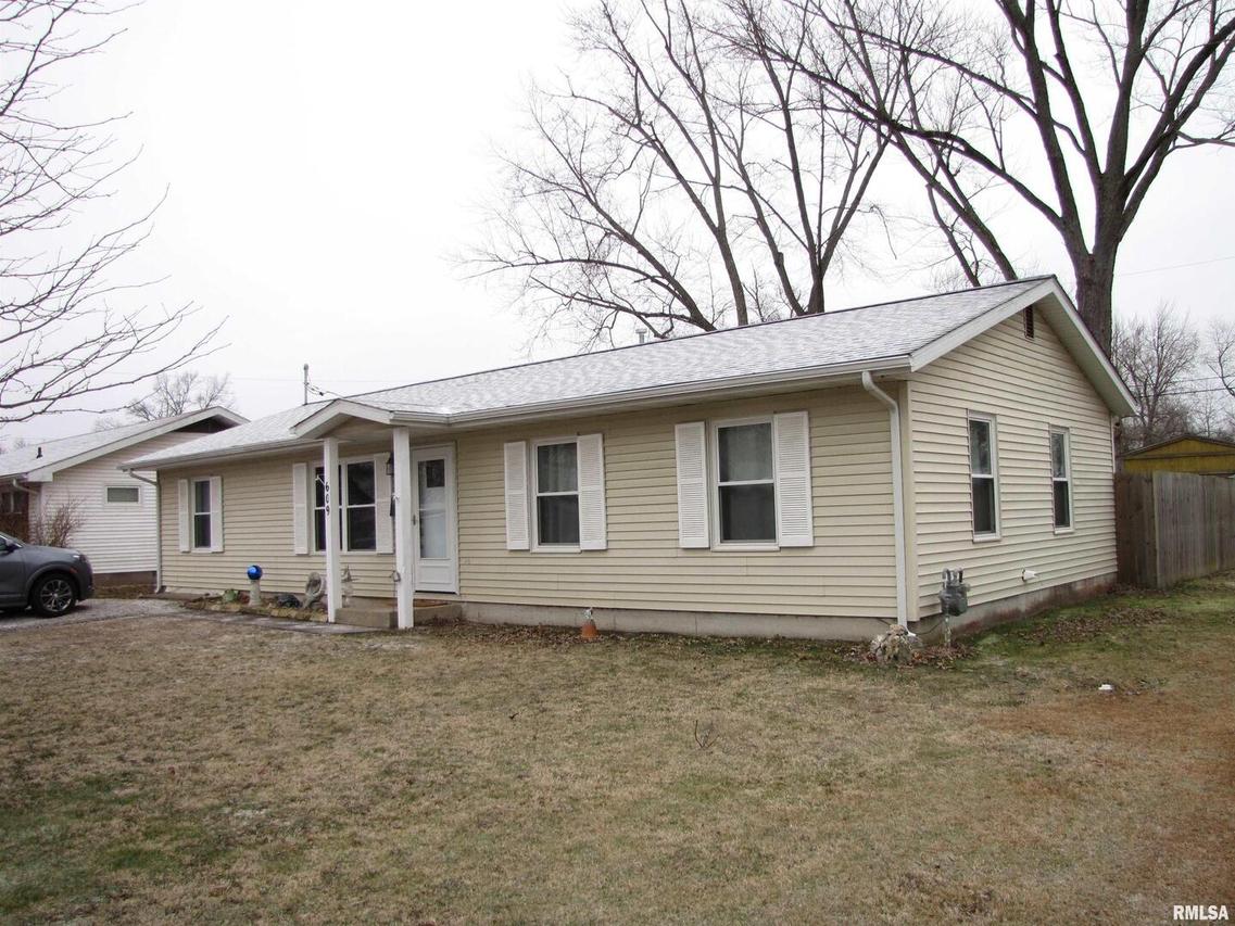 609 N Lincoln Ave., Salem, IL 62881