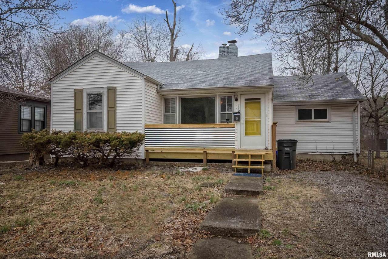 1102 W Walkup Ave., Carbondale, IL 62901