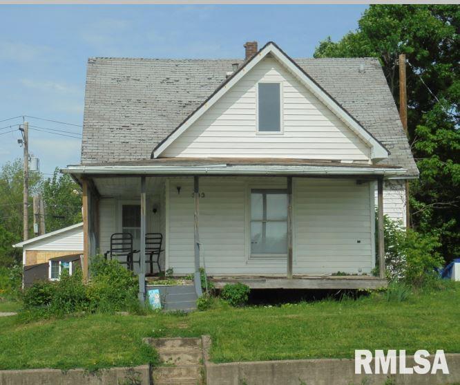 303 N Shelby St., Salem, IL 62881