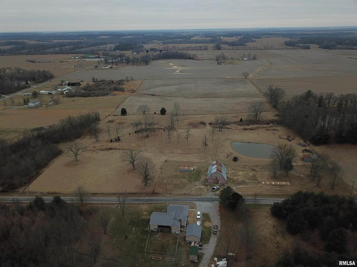 1778 County Highway 8 Hwy., Fairfield, IL 62837