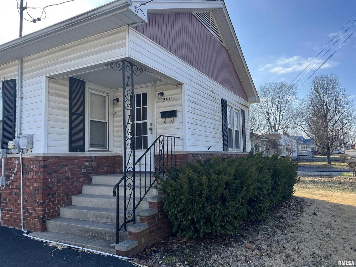 2511 College St., Mt Vernon, IL 62864