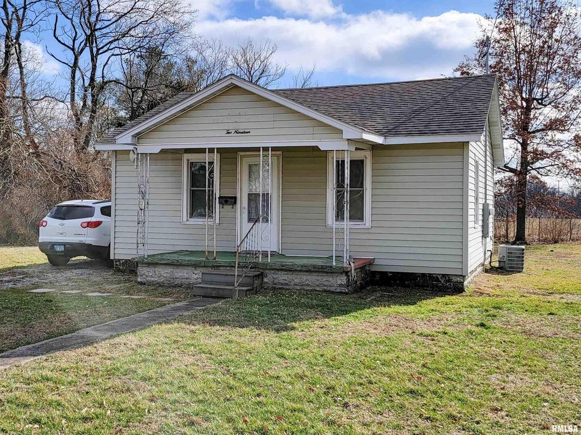 219 W 7th St., Flora, IL 62839