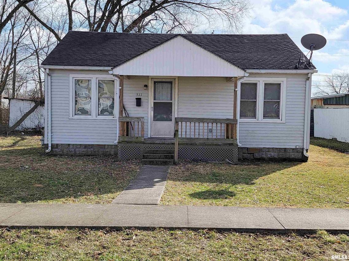 511 W 4th St., Flora, IL 62839
