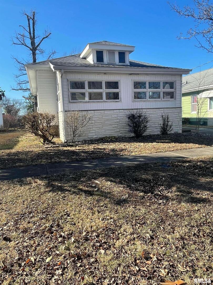 407 S Broadway St., Sesser, IL 62884