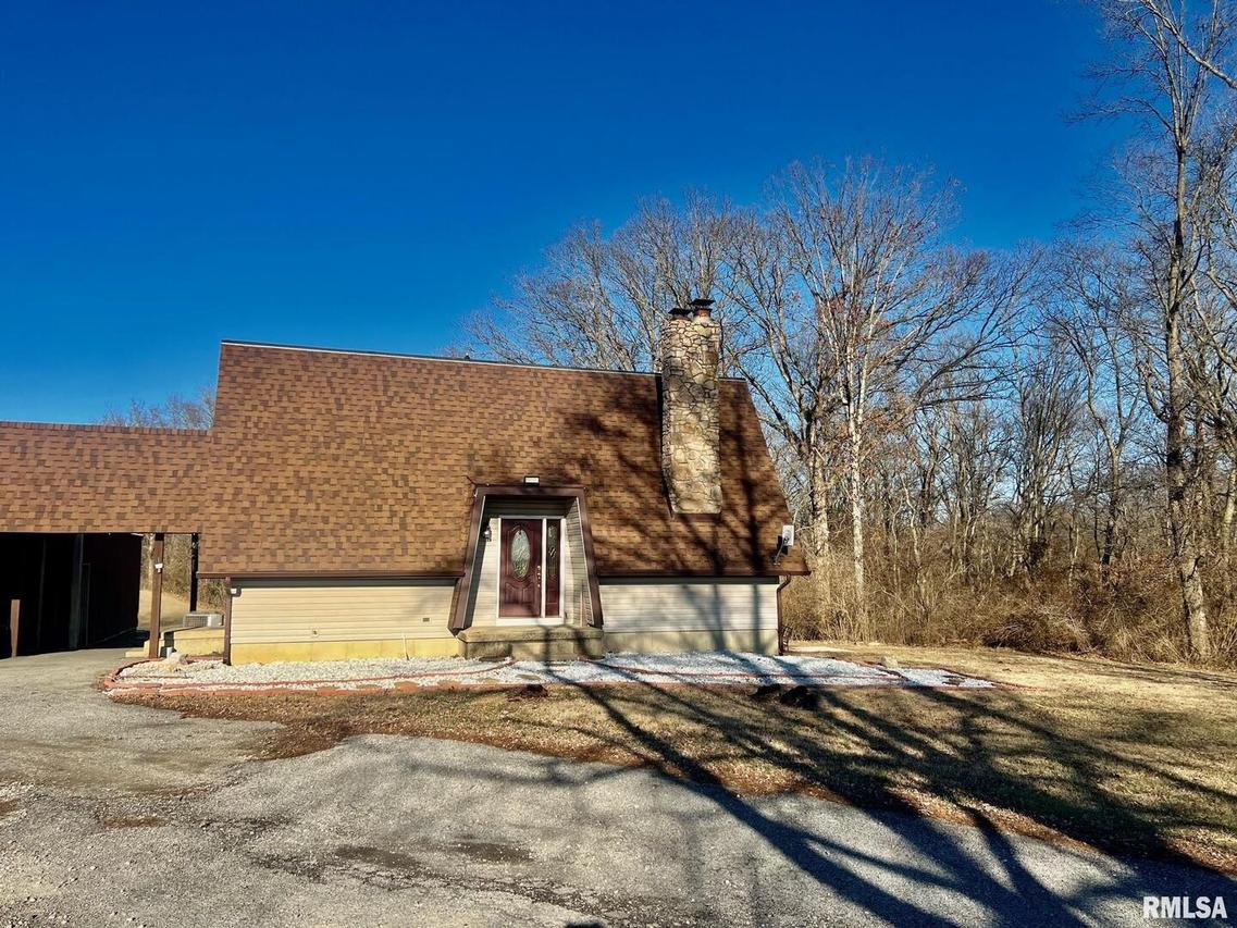 700 Moonglow Rd., Walnut Hill, IL 62893