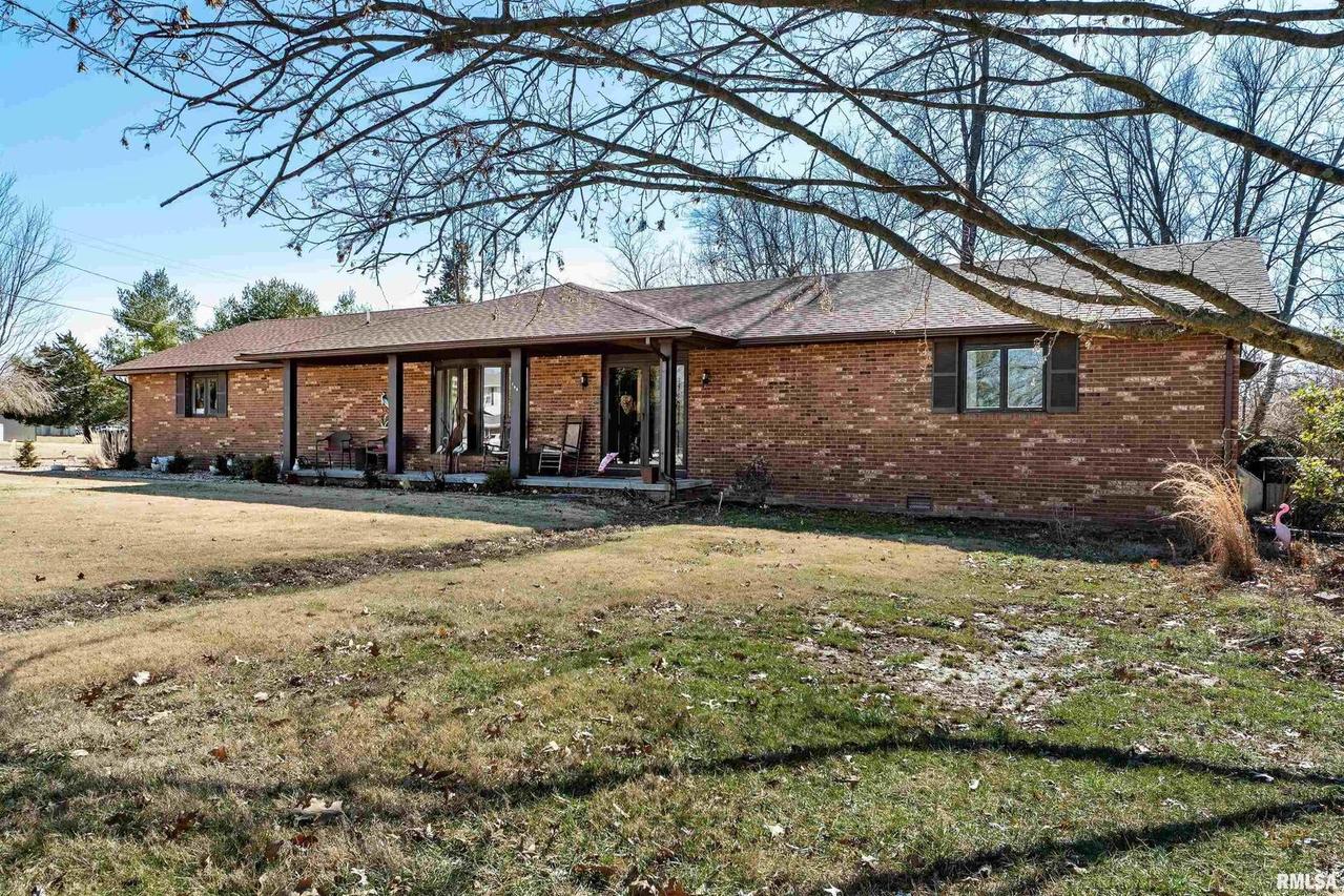 108 Oaklawn Cir., Energy, IL 62933