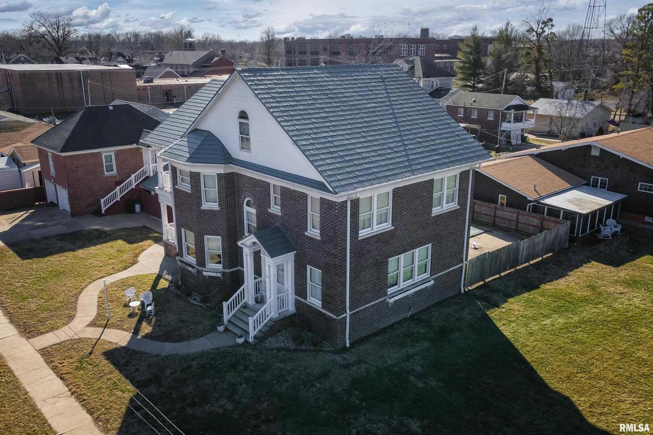 712 E St Louis St., West Frankfort, IL 62896