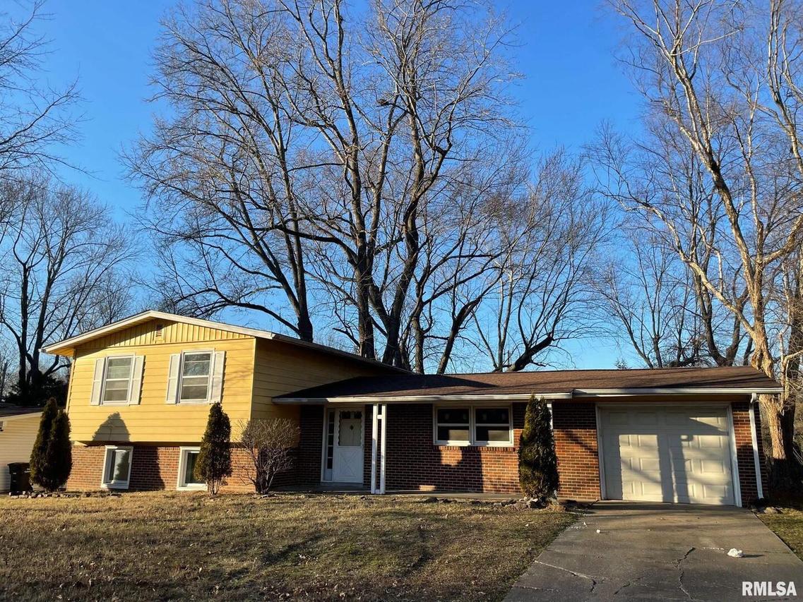 1806 W Freeman St., Carbondale, IL 62901