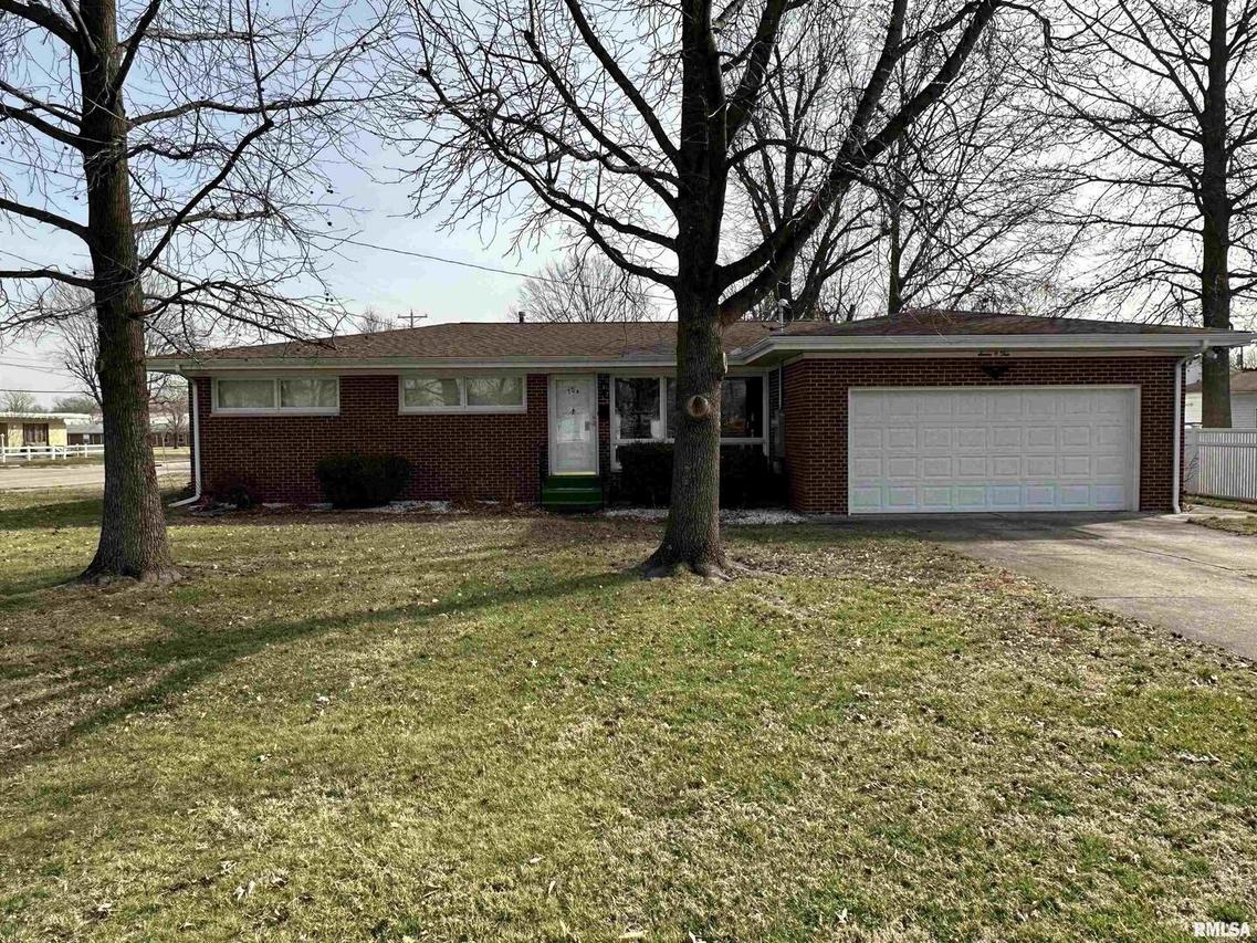 704 S Madison St., Duquoin, IL 62832
