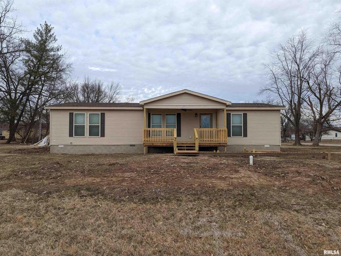 410 E Lake St., Salem, IL 62881