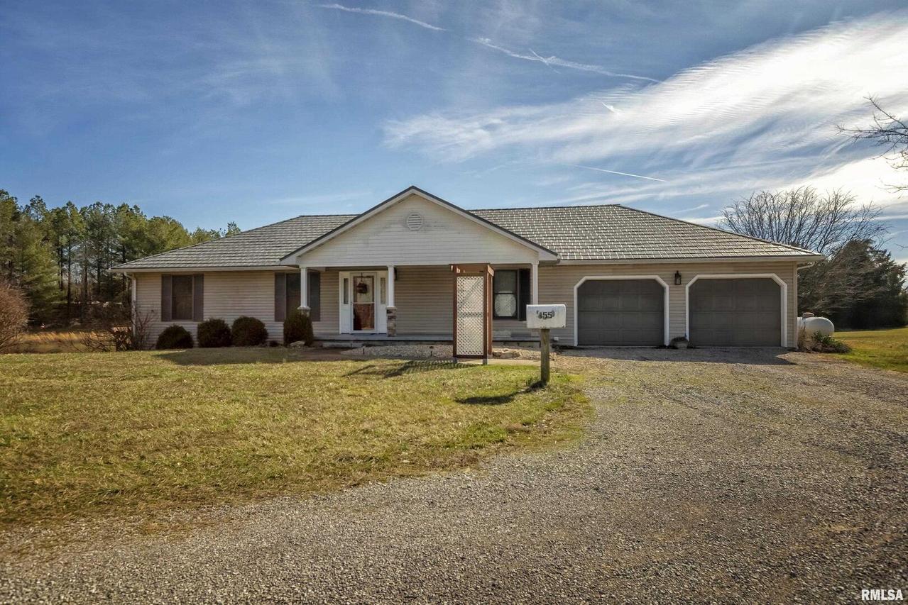 455 Hill Ln., Ozark, IL 62972
