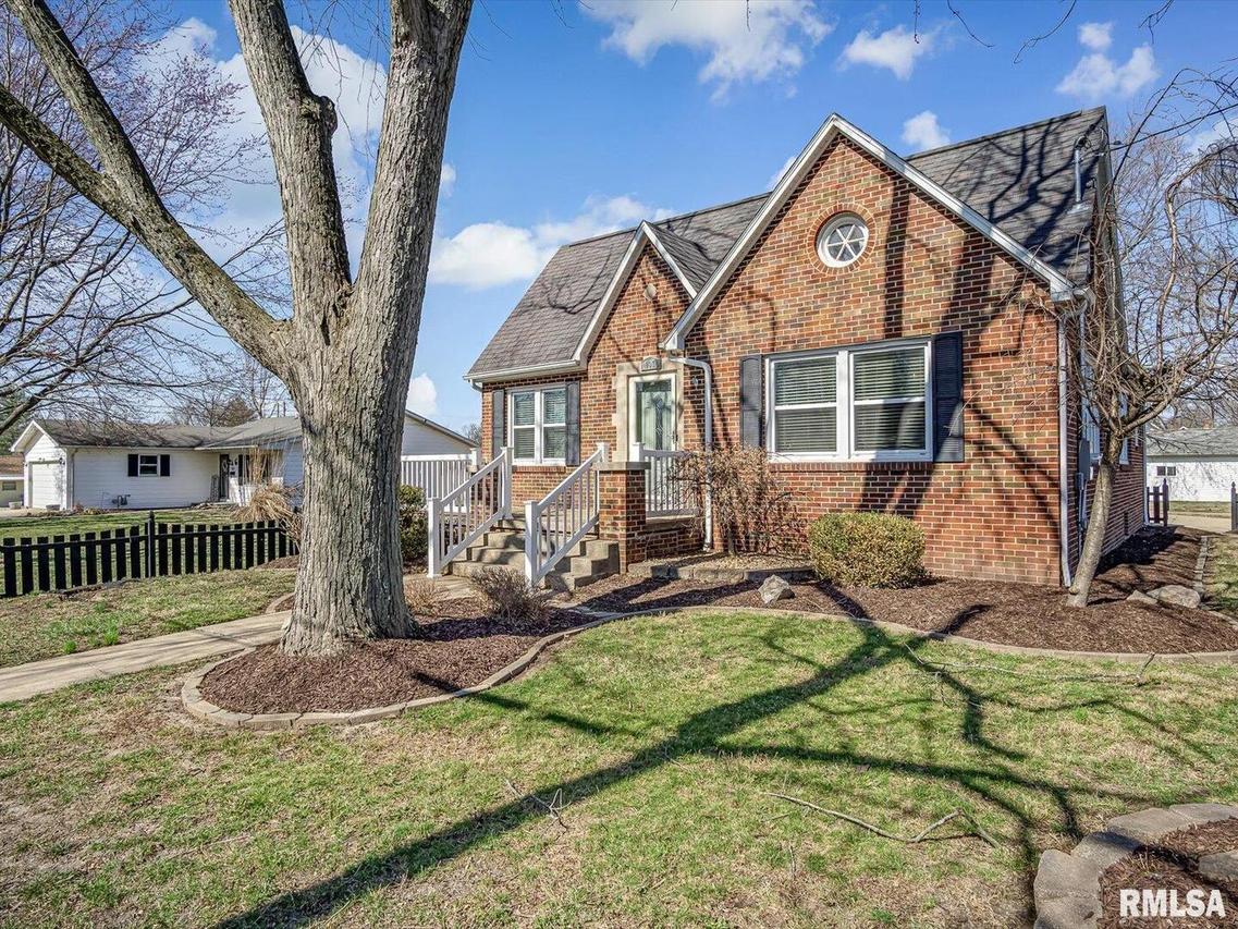 907 W Adams St., Nashville, IL 62263