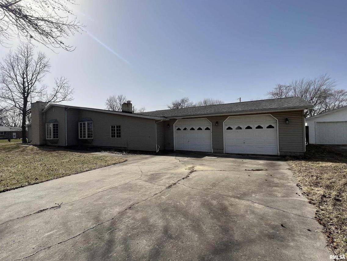 265 N 5th St., Ashley, IL 62808