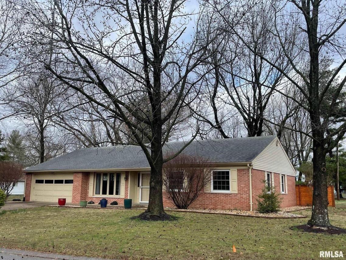 305 S Canterbury Dr., Carbondale, IL 62901