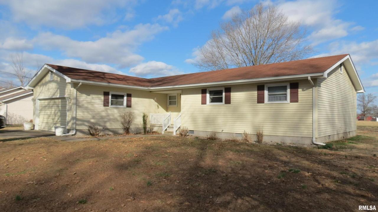 216 Delaware St., Duquoin, IL 62832