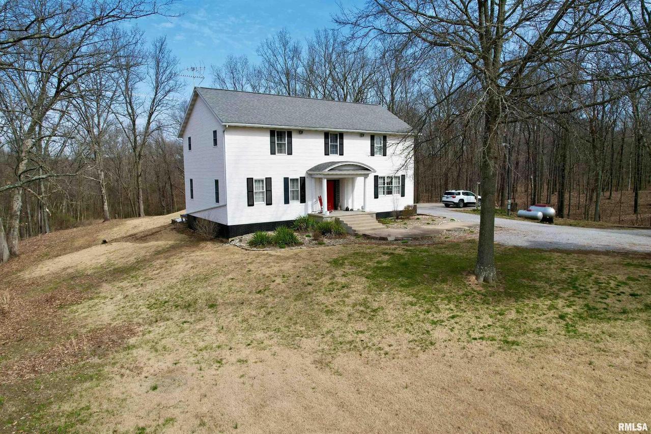 15990 E Austin Rd., Mt Vernon, IL 62864